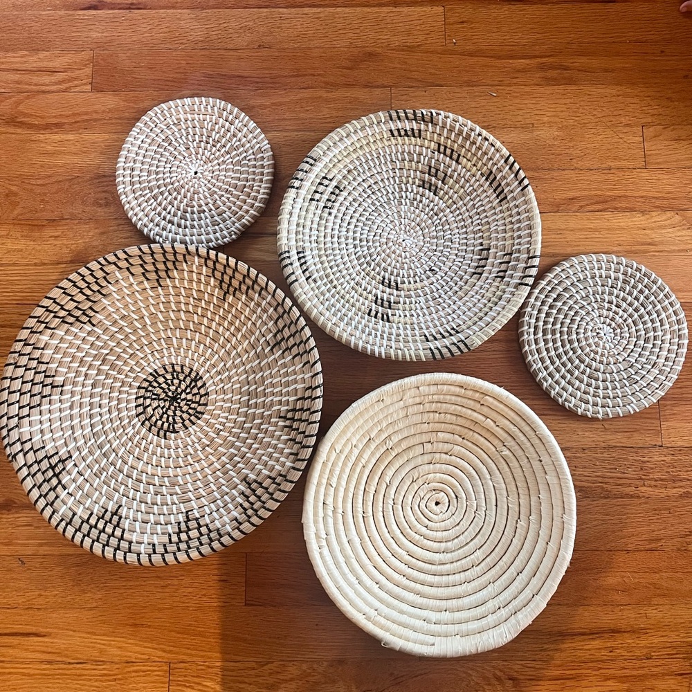 Set of 5 wall baskets